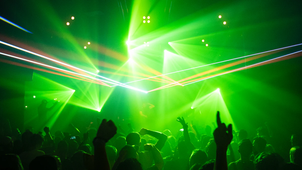 Piste de danse de discothèque avec jeux de lumières