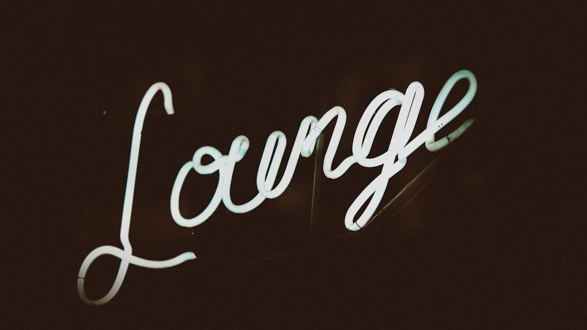 Enseigne lumineuse Lounge dans une ambiance tamisée
