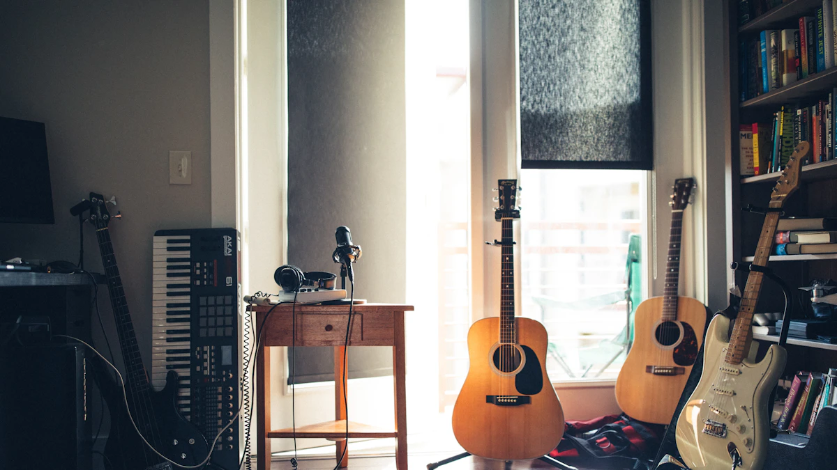 Guitares et clavier dans le studio d'un musicien